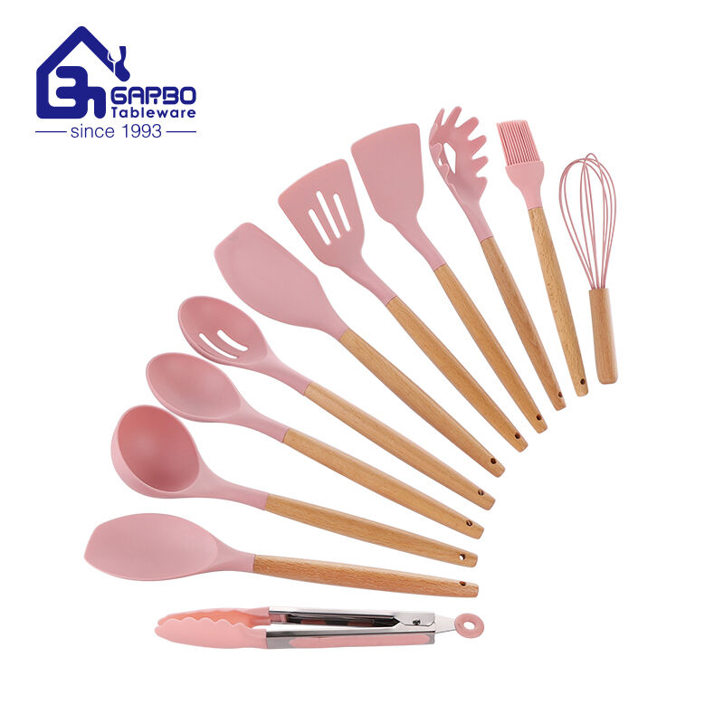 Hest resistant silicone kitchen utensil sets with bamboo lid