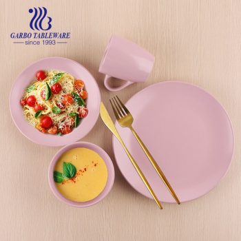 Factory modern simple style ceramic tableware set 16pcs pink color royal dinnerware sets