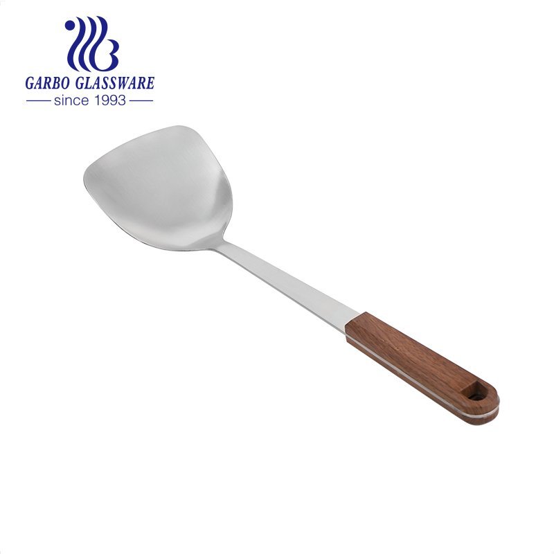 High quality Silver Stainless Steel Large Soup Ladle Kitchen Tool With Bamboo Handle