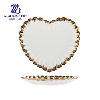 Lovely unique hearted shaped design 11inch luxury white porcelain flat plate with golden plated