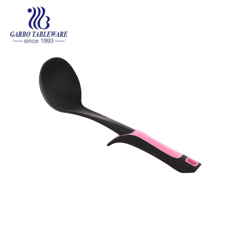 Top sales heat resistant cheap price curve handle nylon slotted turner spatula