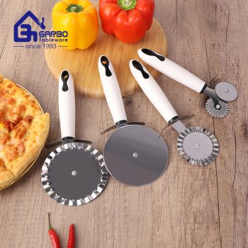 Traditional Cheap Stainless Steel Pizza Cutter With White PP Plastic